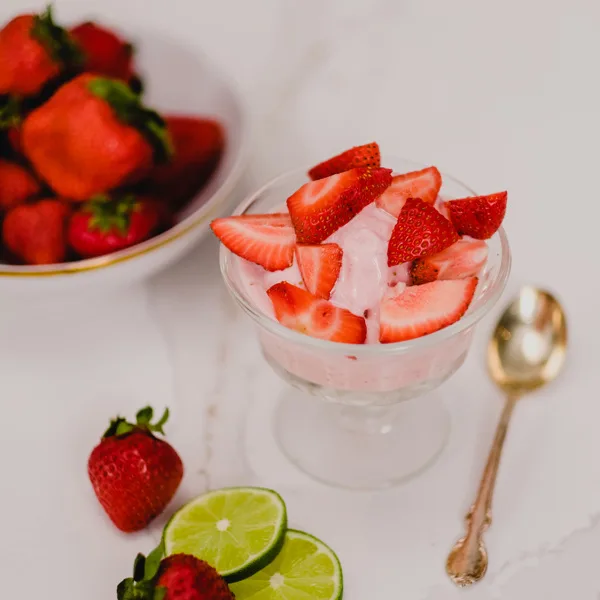 Yogourt glacé maison aux fraises