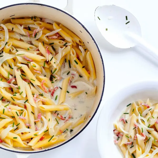 Pennes aux lardons et à l'oignon façon « one pot »