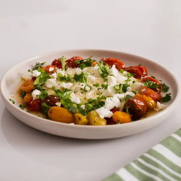 Polenta crémeuse avec tomates confites et fromage de chèvre