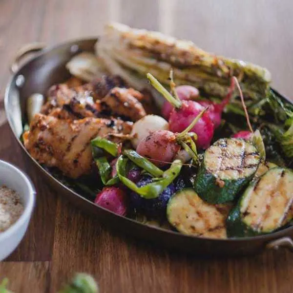 Légumes et poulet grillés à la coréenne