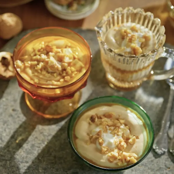 Verrines de yogourt, pommes et caramel