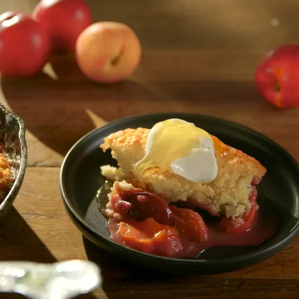 Casserole de type ‘’cobbler’’ pêches et prunes
