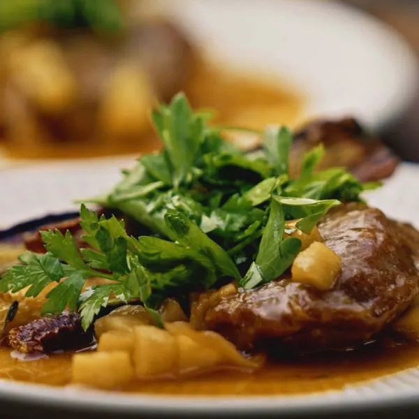 Joues de porc braisées aux pommes