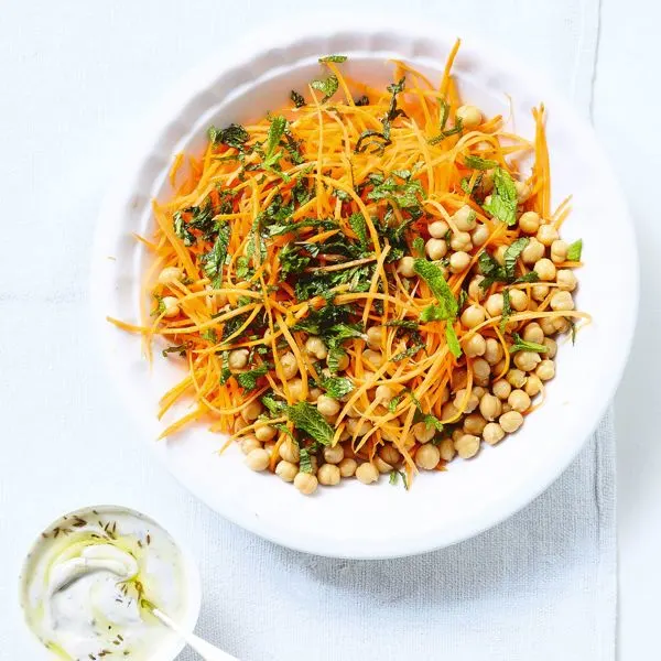 Salade de pois chiches et de carottes à la menthe
