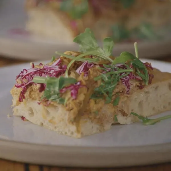 Focaccia au porc effiloché