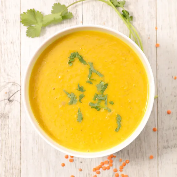 Soupe aux lentilles rouges à l'indienne