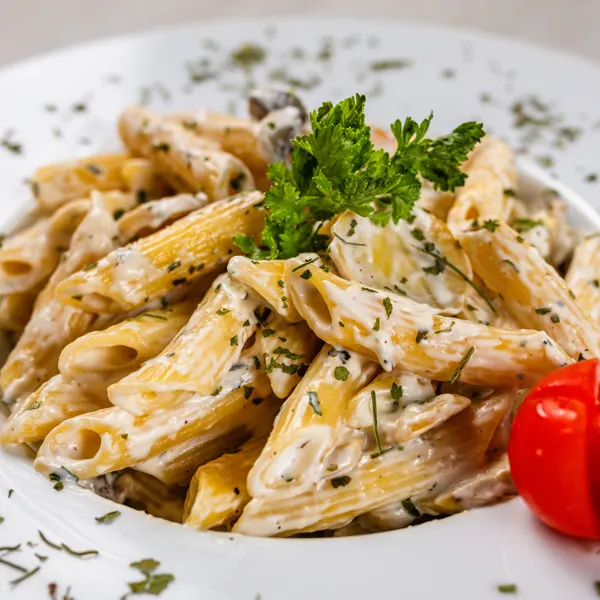Pâtes véganes en sauce crémeuse