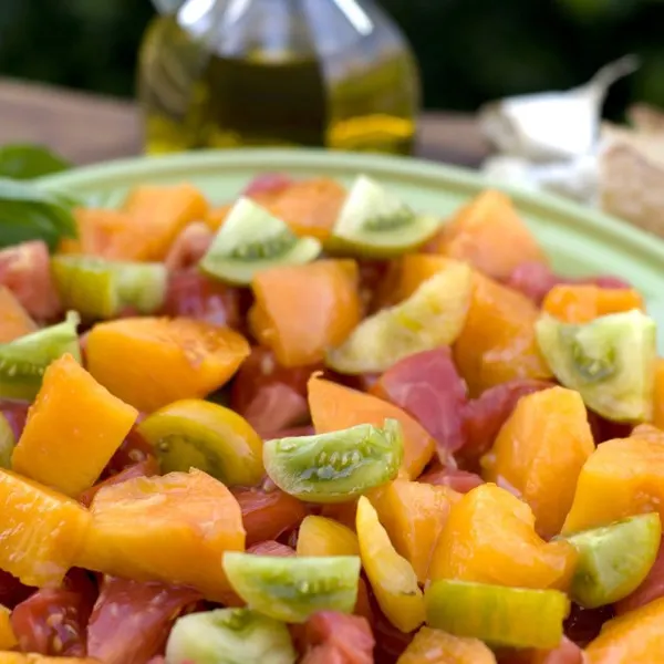 Salade de melon jaune et cucamelons  
