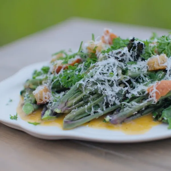 Kalettes grillées façon César