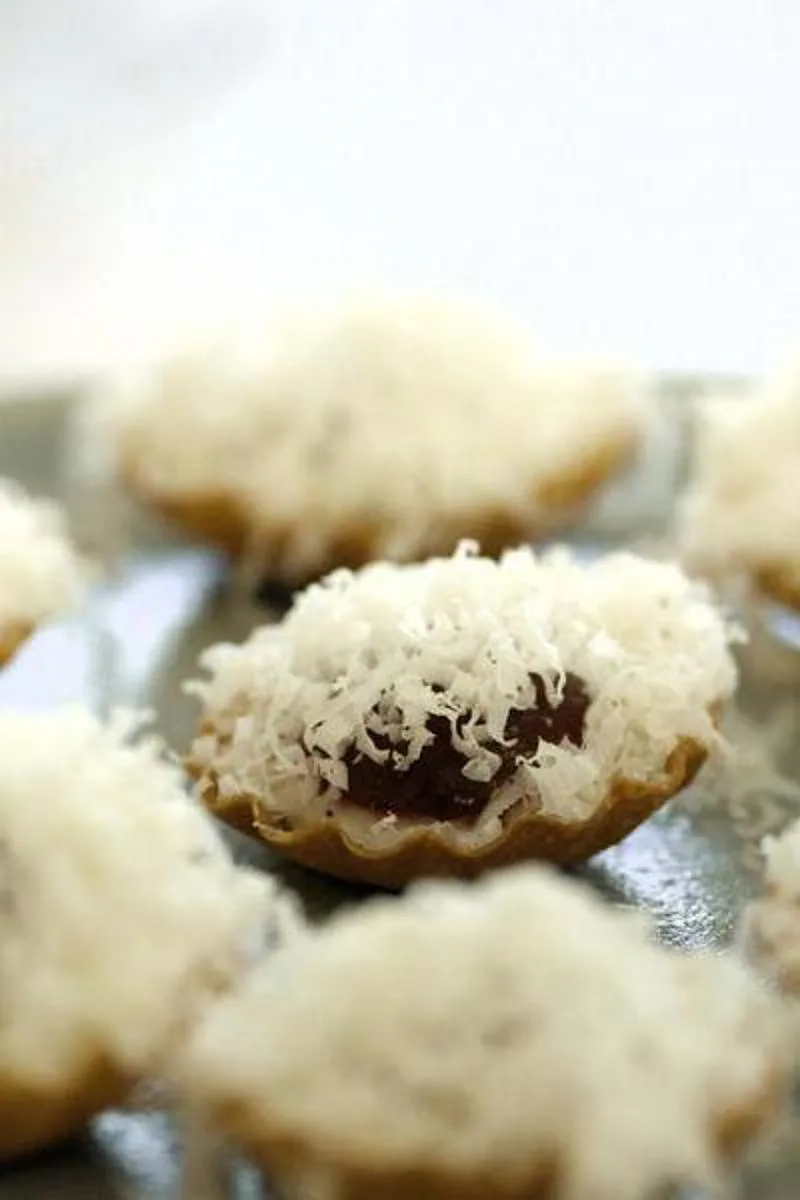 Tartelette à la ricotta et griottes marinées.