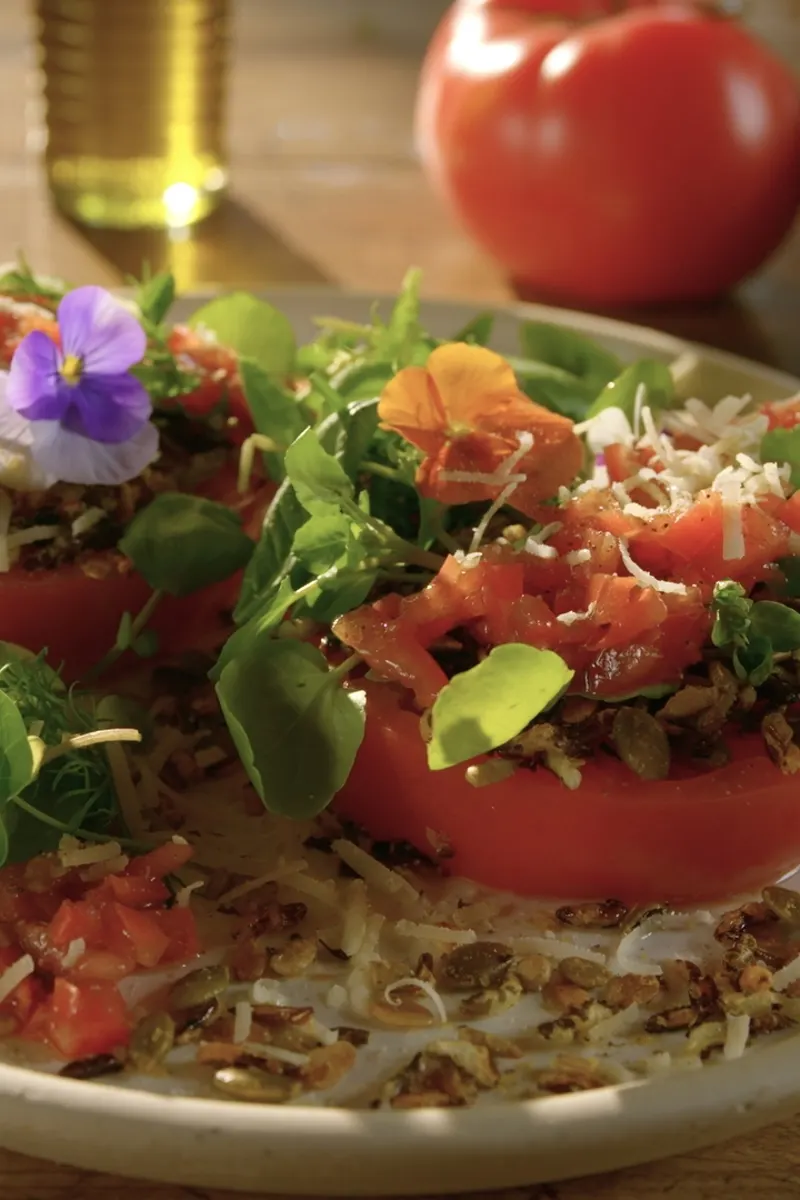 Steaks de tomate bien garnis