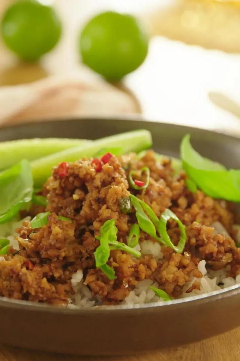 Sauté thaï de PVT et basilic