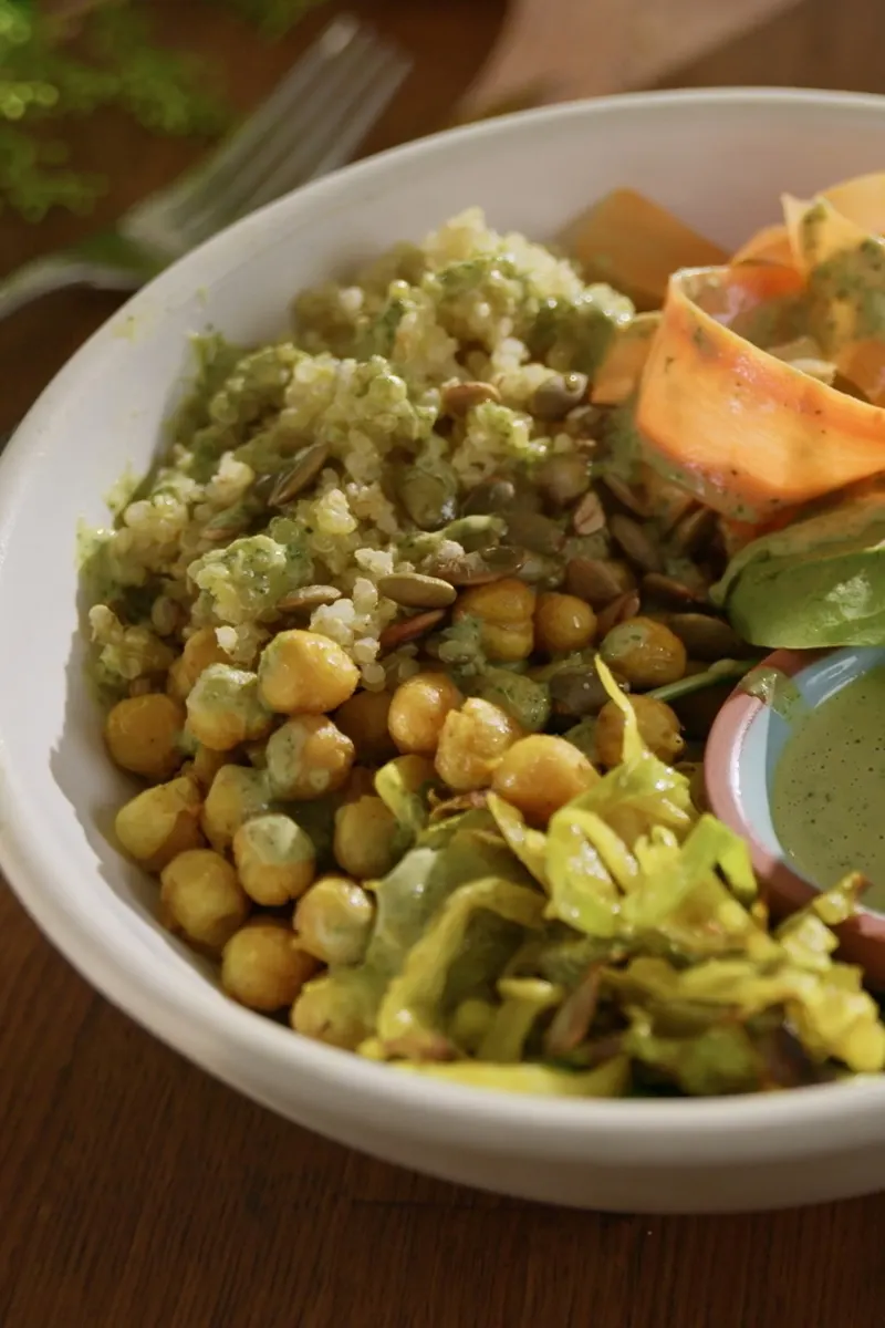 Bol de quinoa sauce verte