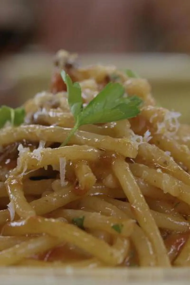 Spaghetti puttanesca aux olives