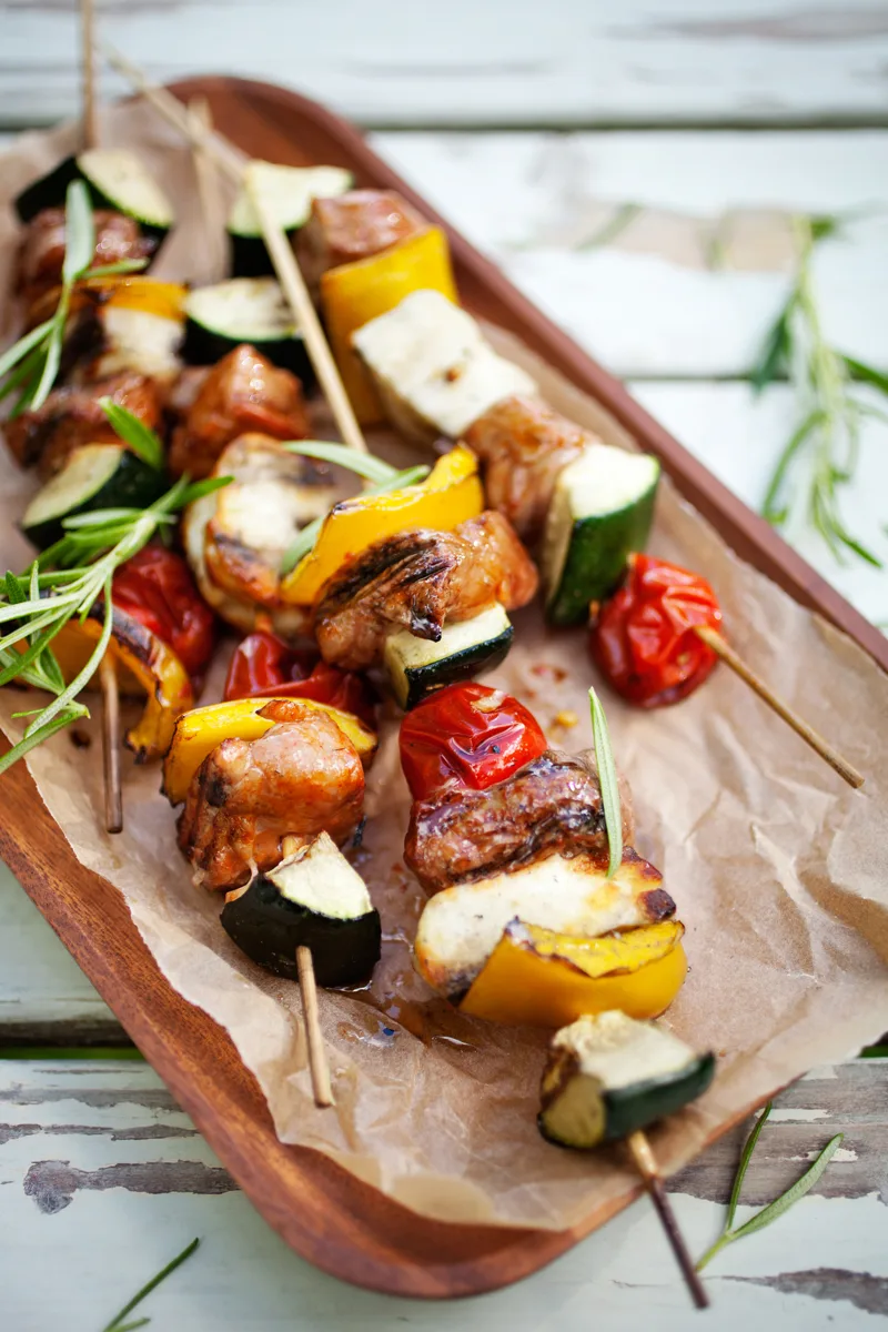 Brochettes d'esturgeon frais et fumé