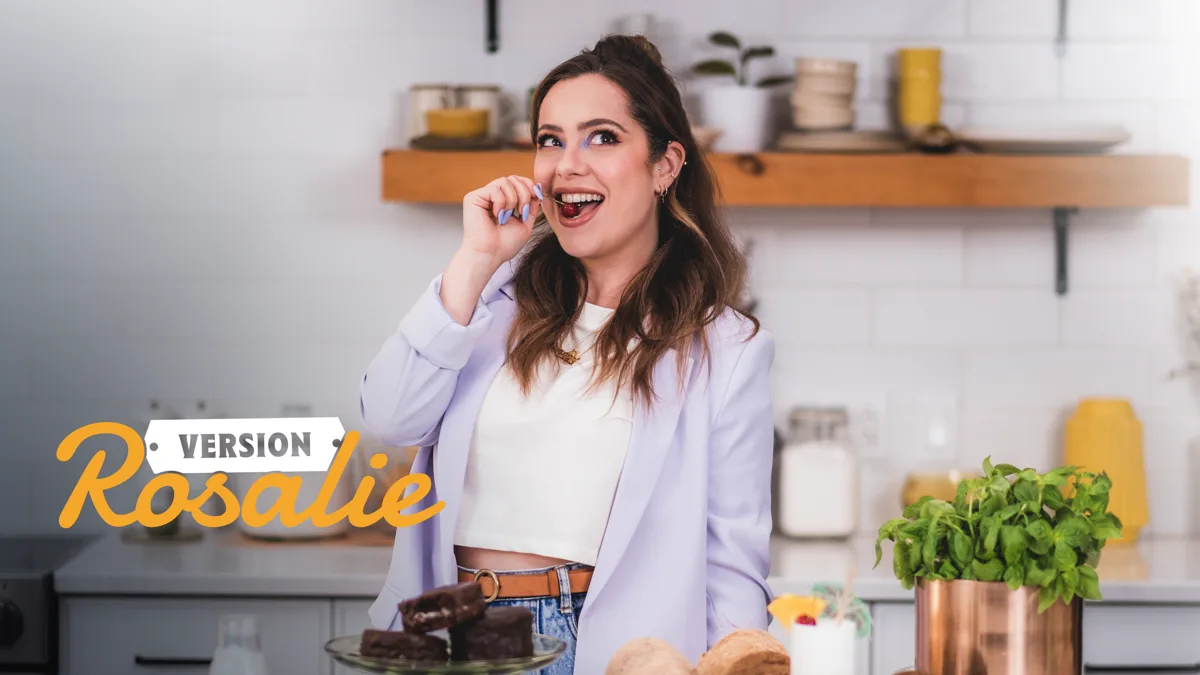 Adepte du fait maison, Rosalie Lessard nous guide dans la réalisation de recettes faciles, auxquelles elle apporte sa touche de folie. Dans une ambiance décontractée, Rosalie nous offre aussi ses conseils et ses anecdotes les plus croustillantes.