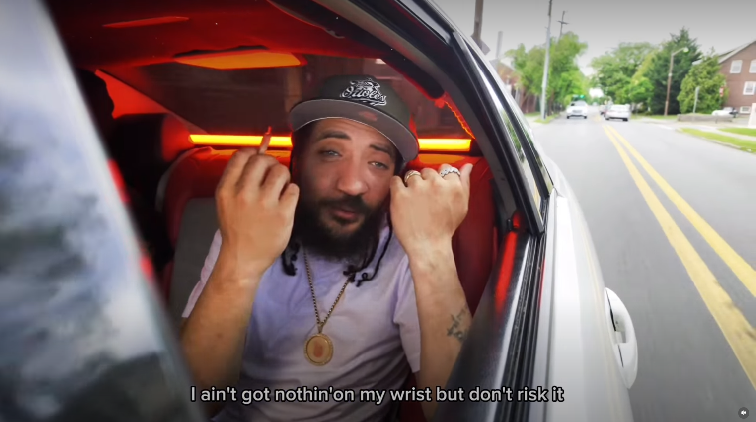 2Gs Like Gucci Brings Harlem to the Streets with a Raw StreetlightFreestyle Performance of "Lift You Up"