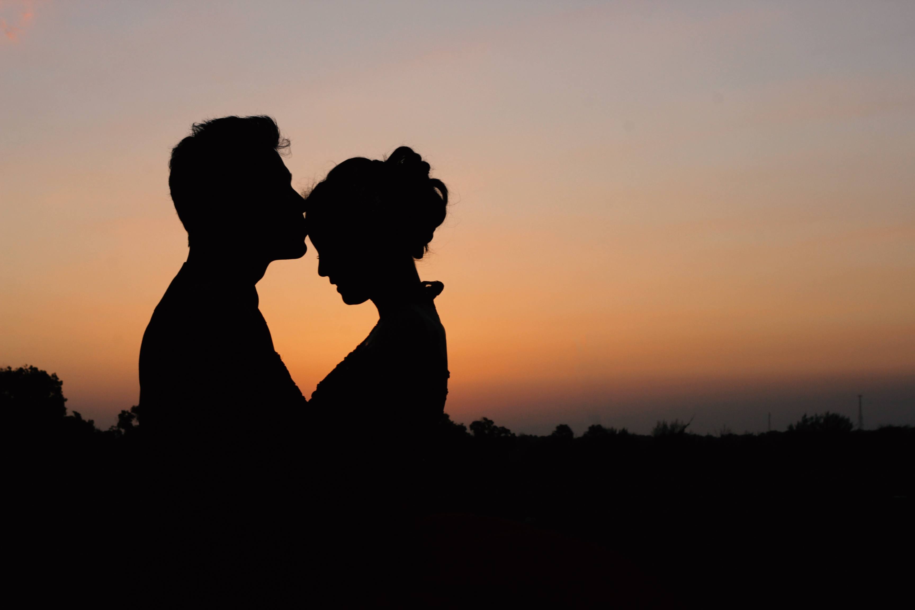 Casal em silhueta