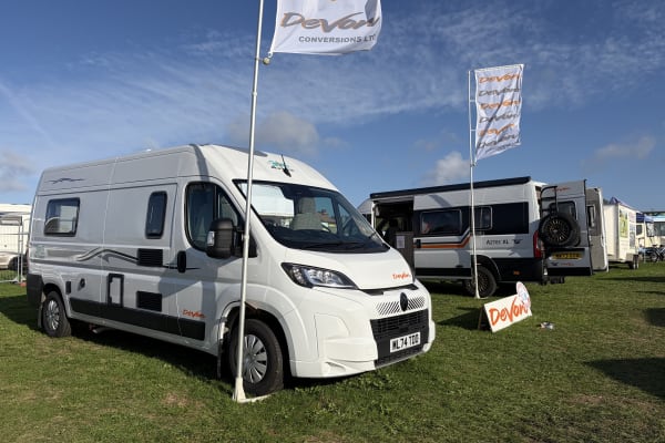 Aztec XL at event
