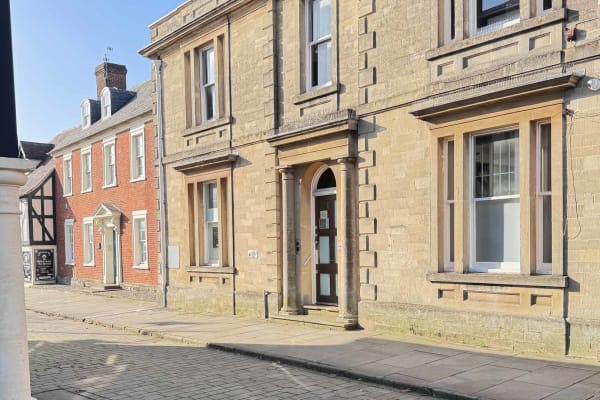 External photo of the Royal Wootton Bassett branch of Gold Traders