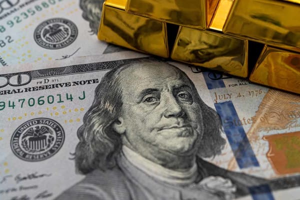 Does Gold Back the American Dollar