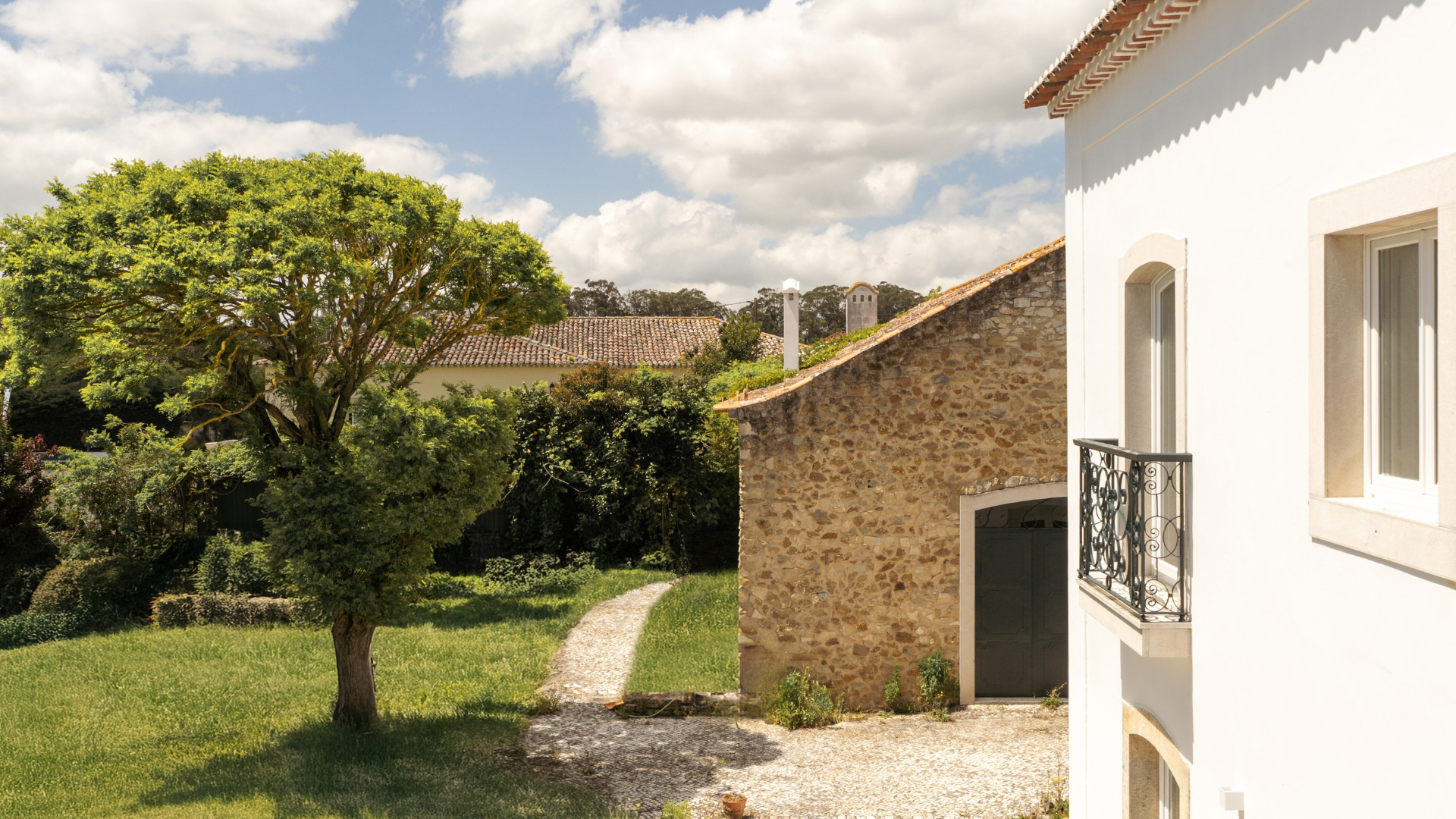 Luxury villa with pool and mountain views