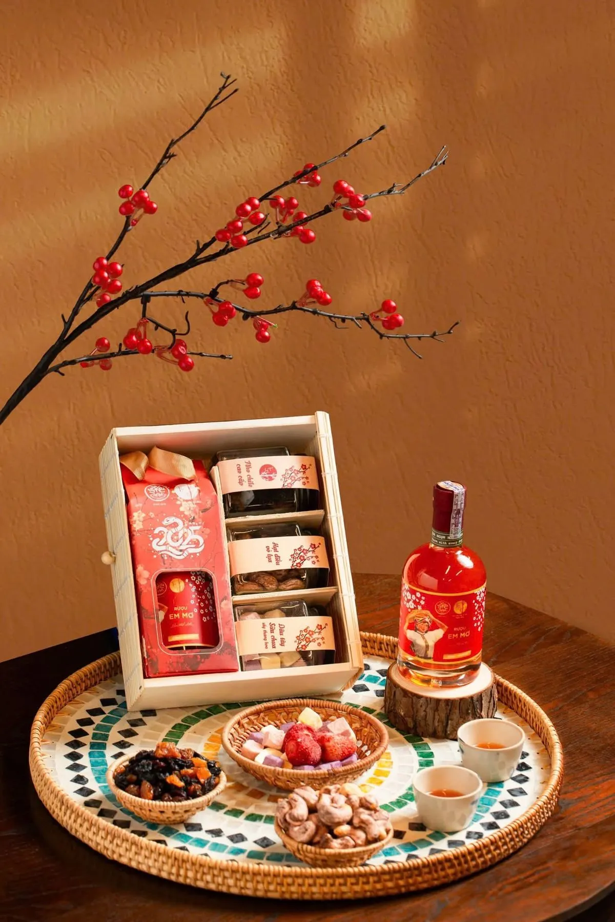 Hình ảnh đại diện của bài viết: Xu Hướng Quà Tết 2026: Trải Nghiệm Thương Hiệu & Chiến Lược Bao Bì Số Hóa