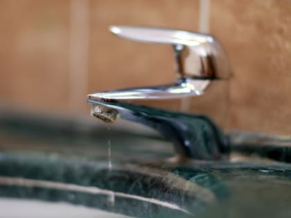 Вода в домах трех районов Казани может окраситься в зеленый цвет