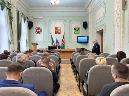 Глава района Рягат Хусаинов провел совещание «деловой понедельник»