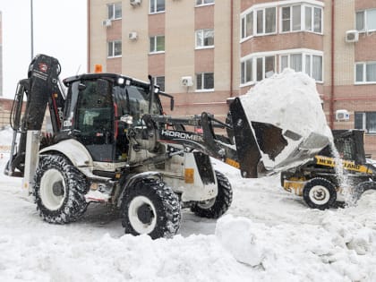 Сегодня днем дороги Казани чистят от снега 770 рабочих и 578 единиц техники