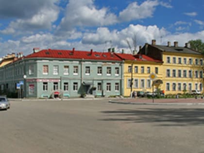 «Никто не выходит и не выходит». Администрация Шлиссельбурга рассказала об обысках