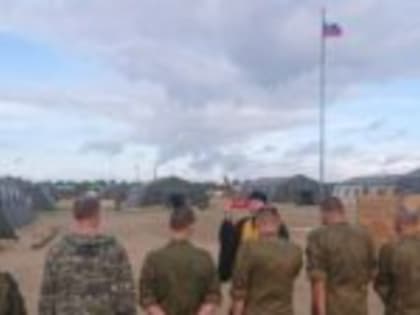 Хотят воины поближе к святому быть