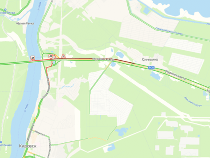 Оторвавшийся «хвост» фуры второй день тормозит водителей на Ладожском мосту