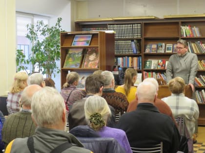 В Приозерской городской библиотеке состоялась лекция "Духовный путь и творчество Федора Михайловича Достоевского" настоятеля кафедрального собора Рождества Пресвятой Бого