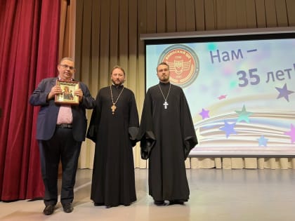 Благочинный Кудровского округа выступил на празднике в честь 35-летия Янинского Центра Образования