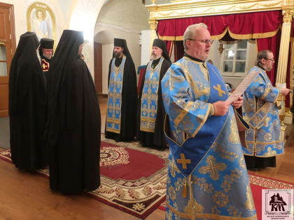 В Коневском монастыре были совершены богослужения в честь престольного праздника на Казанском скиту