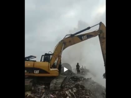 Под Гатчиной вторые сутки тушат мусорный полигон "Монита". Прокуратура уже присмотрелась