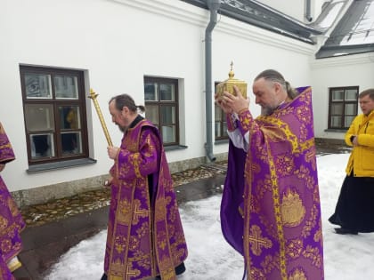 В Неделю Торжества Православия в Коневской обители совершены праздничные богослужения и перенесены в Свято-Арсениевский храм Святые Дары