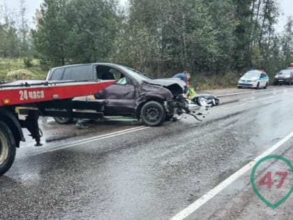 Фото: Под Выборгом легковушку искорежило в аварии. Есть пострадавший