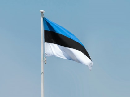 И оплатить налог. В Эстонии требуют перерегистрировать автомобили с российскими номерами