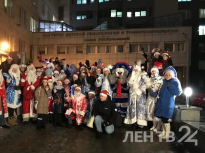 В Петербурге больше ста Дедов Морозов поздравили детей с онкологическими заболеваниями