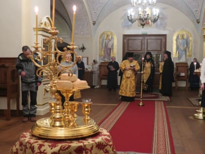 Ночную Божественную литургию и утренний молебен на новолетие совершили на Новый год в Коневской обители