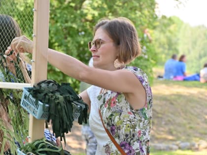 В Выборгском районе продолжается плетение маскировочных сетей для нужд СВО