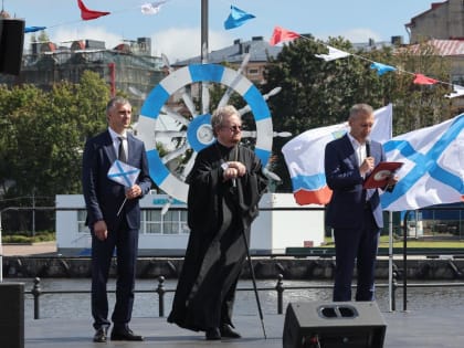 Епископ Выборгский и Приозерский Игнатий принял участие в праздничных мероприятиях, посвященных Дню Военно-Морского флота России, в городе Выборге