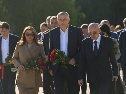 Губернатор Дрозденко почтил память погибших в Хатыни