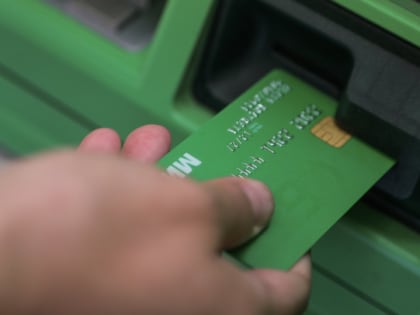 Не путать с госслужащими. Зарплаты сотрудникам госорганов проиндексируют на 5,5%