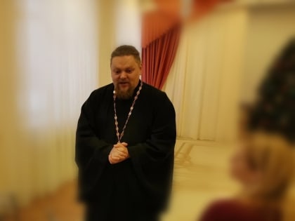 В Сертолово священник выступил на родительском собрании, посвященном выбору модуля ОРКСЭ