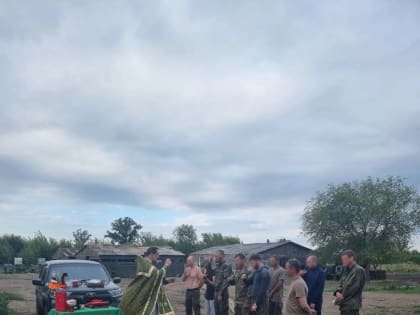 Настоятель тосненского храма Сергий Рысев передал гумпомощь и письма бойцам в зоне СВО