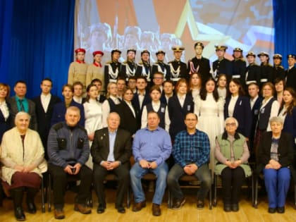 Педагог и учащиеся в Лодейнопольском районе анонсировали выход патриотической книги