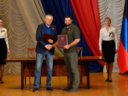 Помощь ленинградцев Енакиево скреплена соглашением